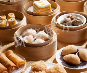 赴英國（雷?。? 中餐館 點心師