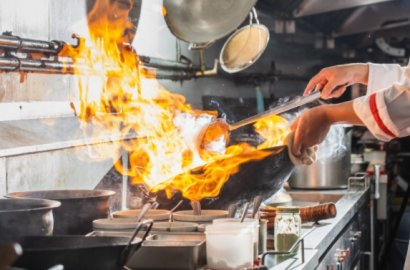 為什么有人愿意出國做廚師？工資高，待遇好，受尊重？